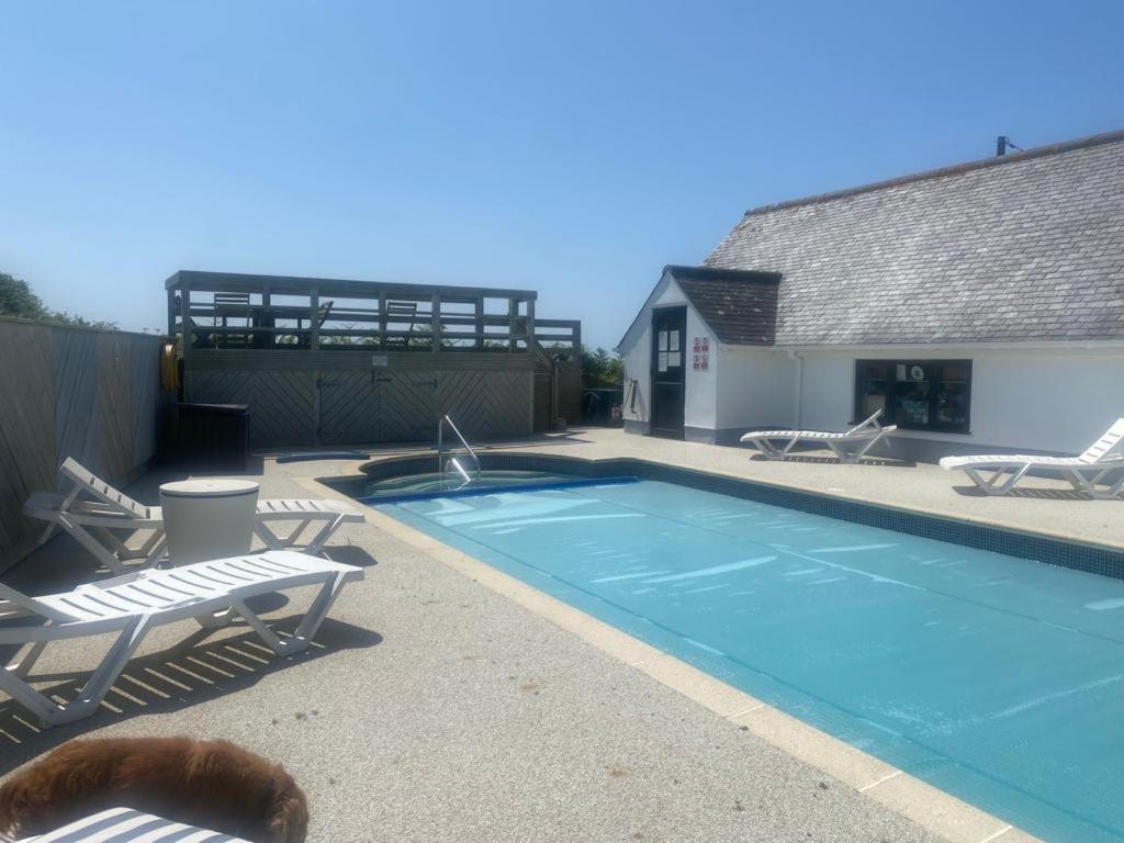 2 Bedroom Cottage Sleeps 4 With Hot-Tub, & Shared Pool Use Сеннен Экстерьер фото