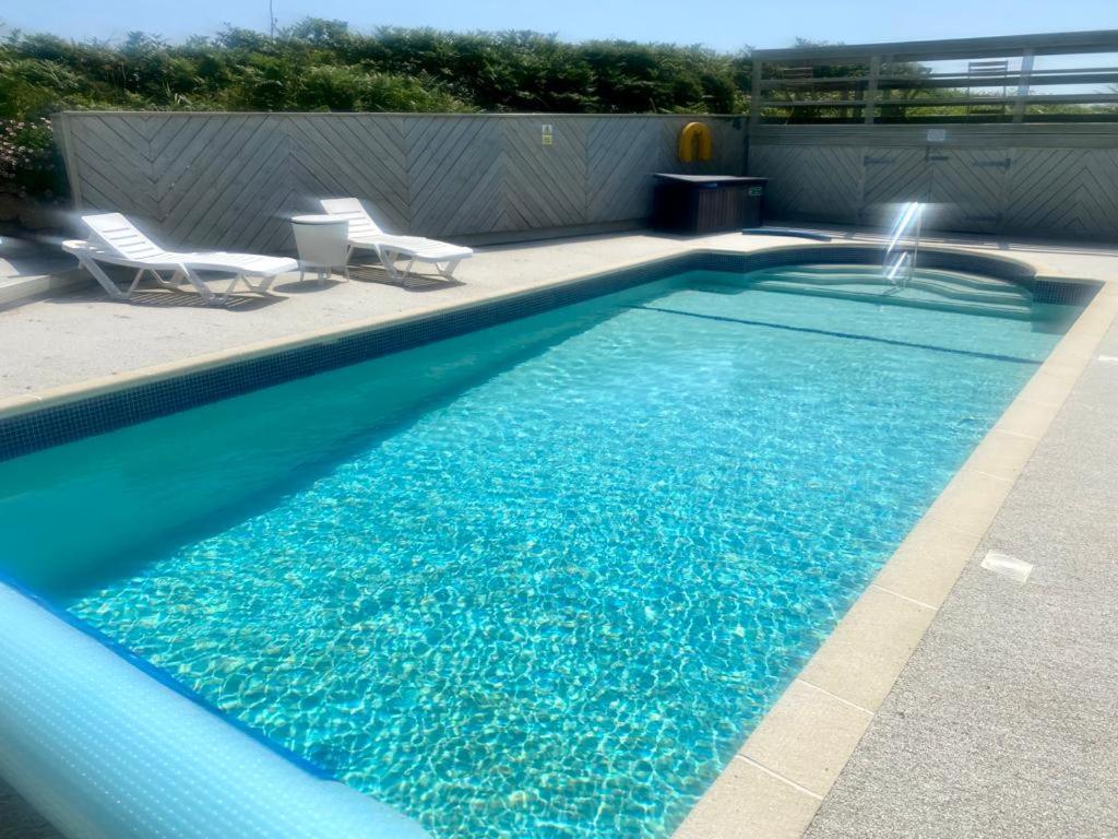 2 Bedroom Cottage Sleeps 4 With Hot-Tub, & Shared Pool Use Сеннен Экстерьер фото